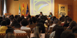 Encuentro de la ministra para la Transición Ecológica y el Reto Demográfico con estudiantes de la Universidad Pablo de Olavide